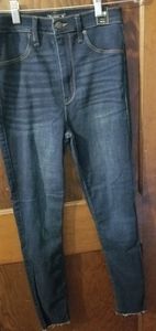 Abercrombie & Fitch Ultra High Rise Jean Leggings. Size 28 or 6.